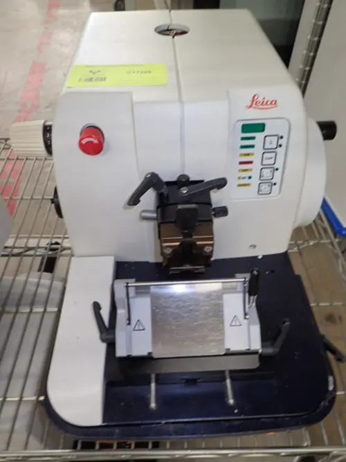 (1) Leica RM2155 Microtome