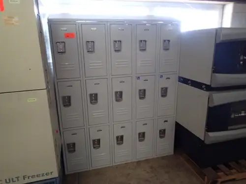 (1) 15-Door Locker Bank