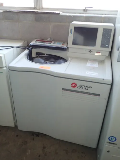 (1) Beckman Coulter Optima L-100XP Ultracentrifuge 