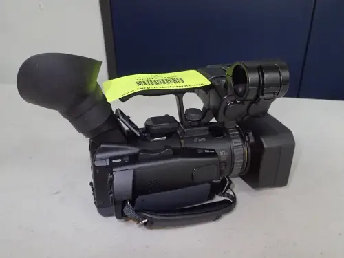 (1) Sony HXR-NX70U Video Camera