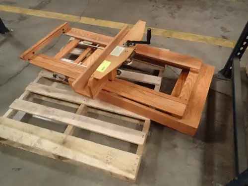 (1) Best Wallmount Easel