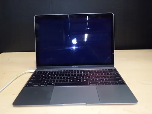 (1) Apple MacBook Pro