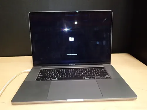 (1) Apple MacBook Pro
