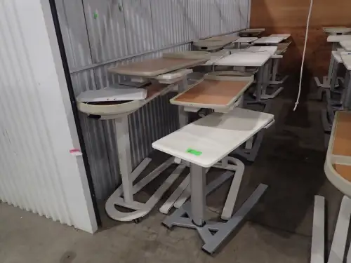 (18) Overbed Tables