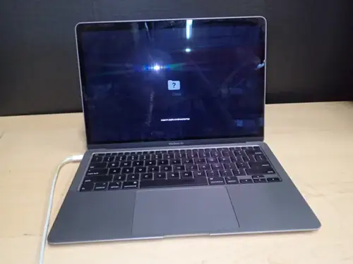 (1) Apple MacBook Air