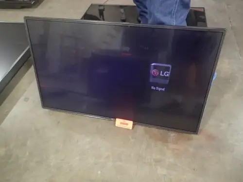 (1) TLG 43LW340C-UF 43" TV