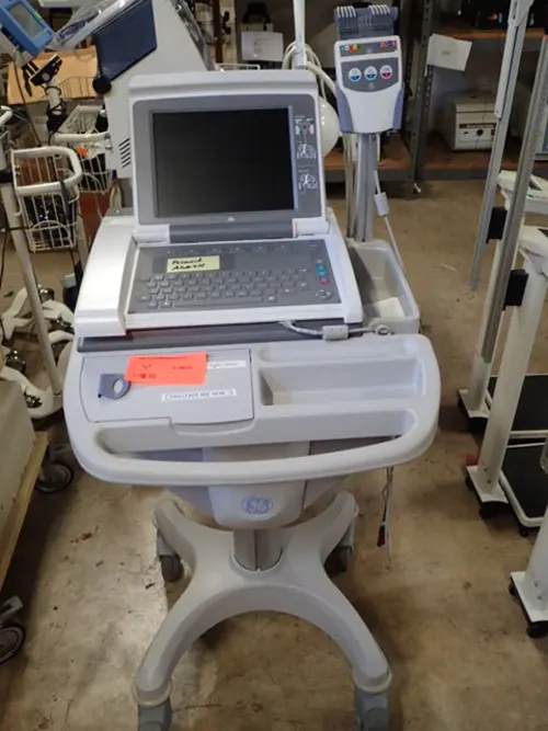 (1) GE MAC5500 EKG Machine