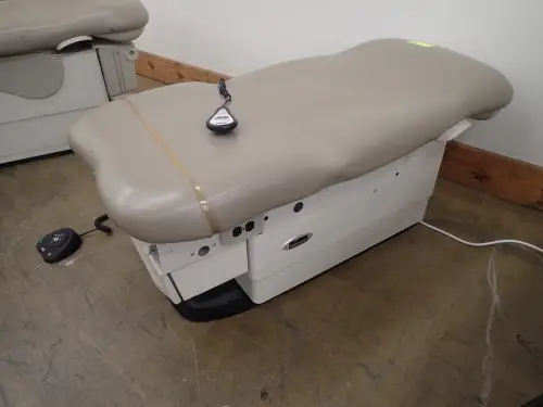 (1) Midmark 623 Powered Exam Table