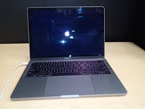 (1) Apple MacBook Pro