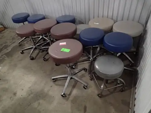 (14) Physician Rolling Stools 