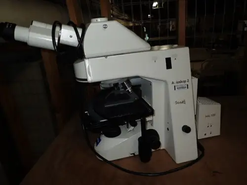 (1) Zeiss Axioskop 2 Microscope With (3) Objectives