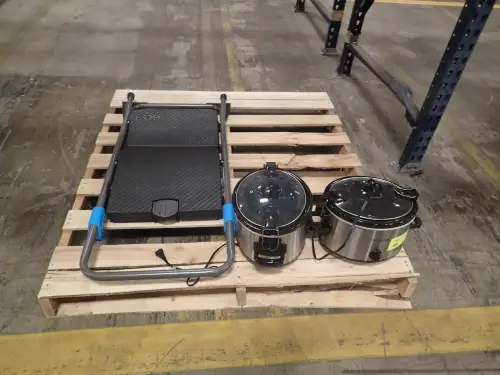 (2) Crock-Pot and 1 ladder 