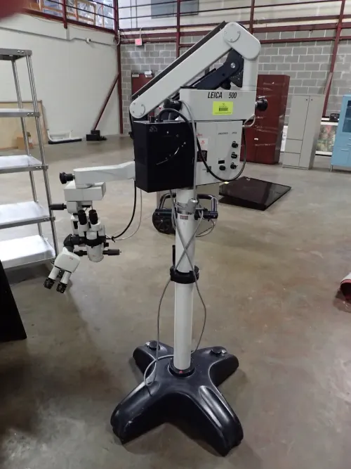 (1) Leica M500 Surgical Microscope