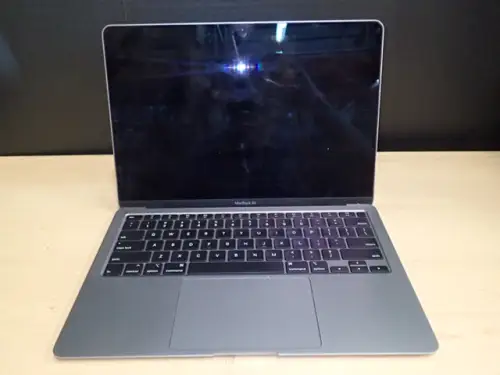 (1) Apple MacBook Air