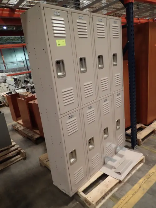 (1) Lyon 8-Unit Locker Bank
