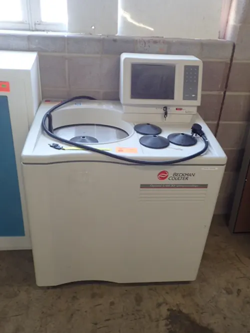 (1) Beckman Coulter Optima L-100XP Ultracentrifuge 