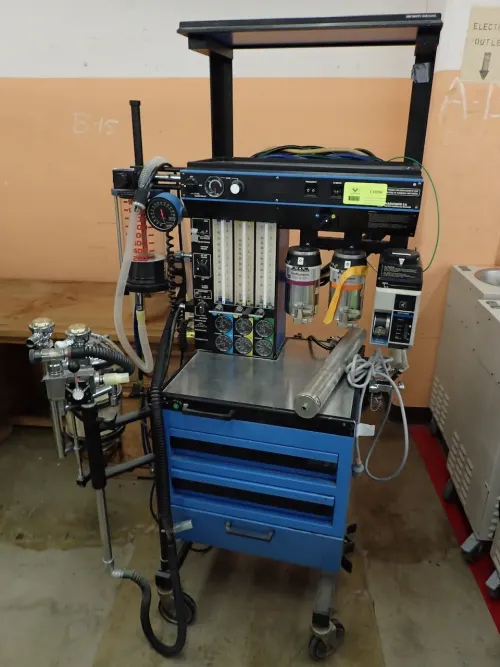 (1) Drager Narkomed 2 Anesthesia Machine
