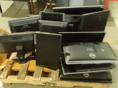 (60) Assorted Computer Display Screens