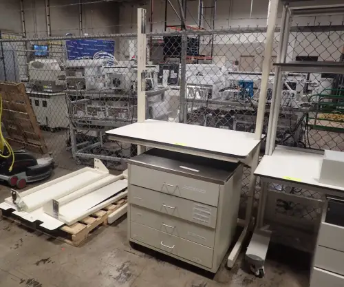 (1) Lab Workstation