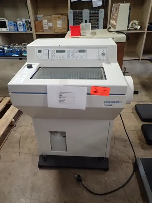 (1) Shandon Cryotome 