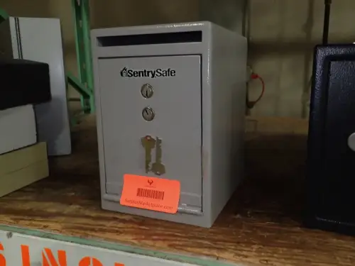 (1) Sentry Safe 