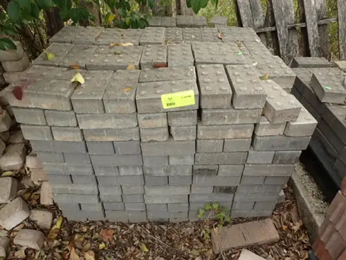 (700+) Assorted Paving Bricks