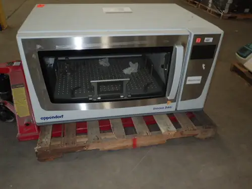 (1) Eppendorf Innova S44I Orbital Shaker