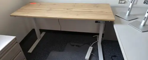 Adjustable Height Standing Desk (6th Floor East)