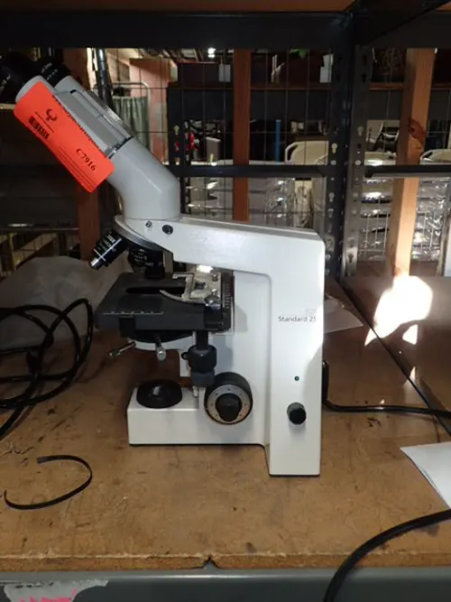 (1) Zeiss ICS Standard 25 Microscope With (4) Objectives