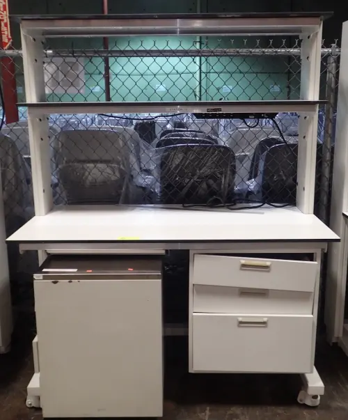 (1) Laboratory Workstation