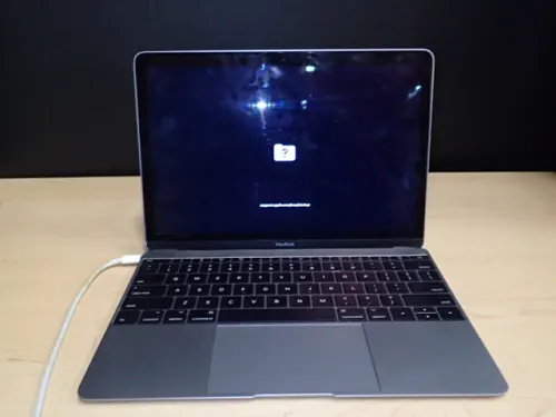 (1) Apple MacBook Pro