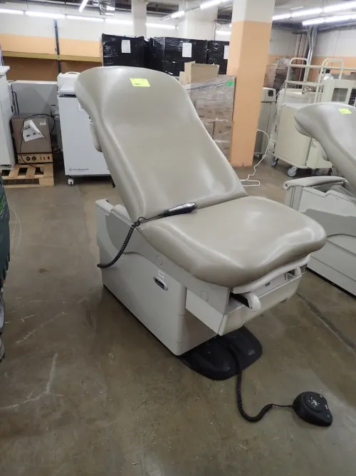 (1) Midmark 623 Powered Exam Table