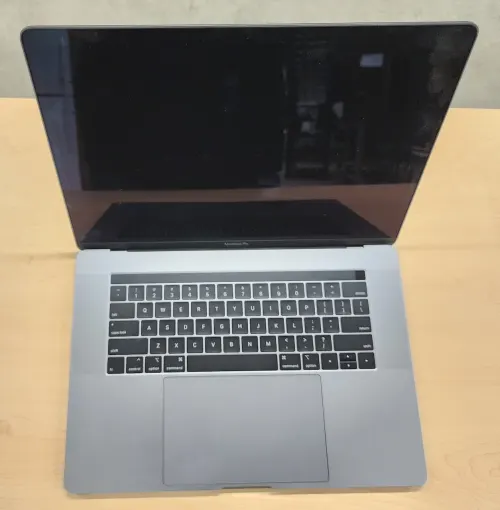 (1) Apple MacBook Pro, 15"