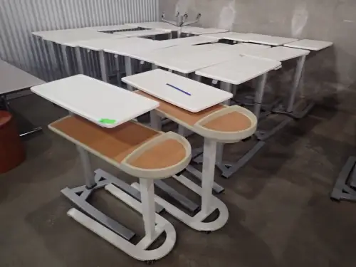 (27) Overbed Tables