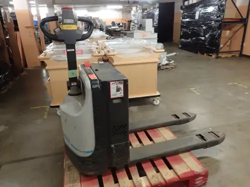 (1) Unicarriers WLXT2W7S22V Electric Pallet Jack
