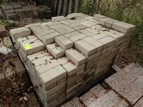 (500) Gray Paving Bricks, (1) Pallet