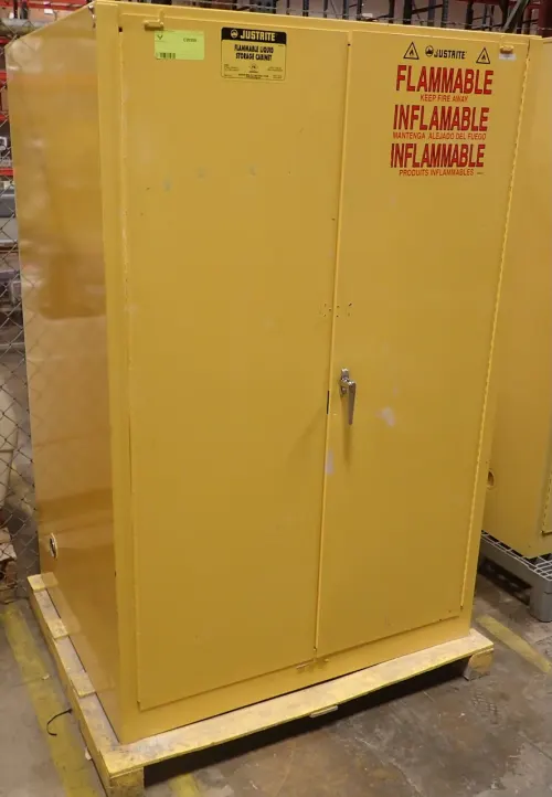 (1) Justrite 25862 Flammable Liquid Storage Cabinet
