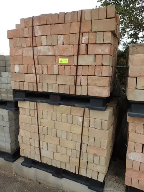 (3) Pallets (1000+) Assorted Bricks