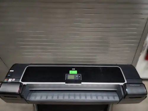 (1) HP Designjet Z5200 PostScript Printer