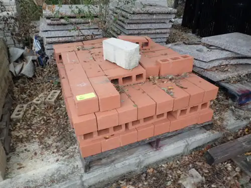 (100+) Red Brick, (1) Pallet