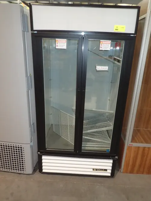 (1) True GDM-35 2-Door Refrigerator