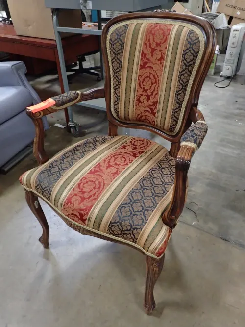 (1) Upholstered Chair