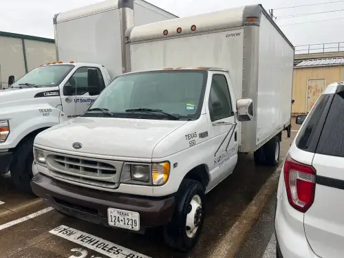 2001 Ford E-350 Super Duty Box Truck TRITON V8