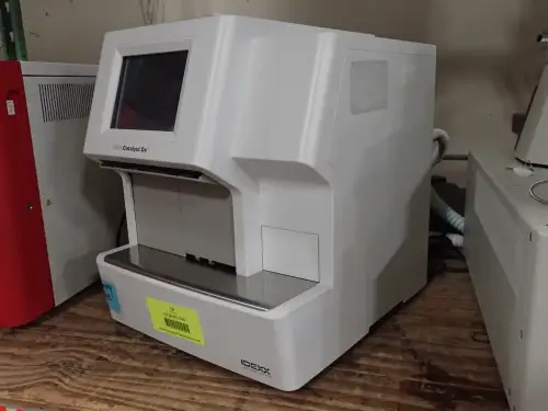 (1) Idexx Catalyst DX Veterinary Chemistry Analyzer