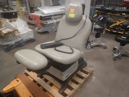 (1) Midmark 630 Powered Exam Chair