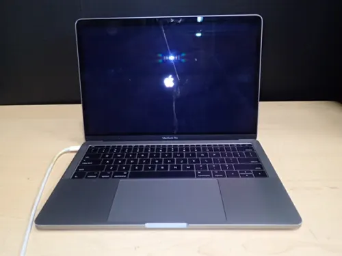 (1) Apple MacBook Pro