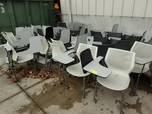 (38) Knoll Tablet Arm Desk Chairs On Casters