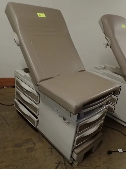 Midmark 204 Exam Table