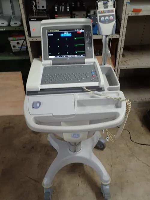 (1) GE MAC5000 EKG Machine
