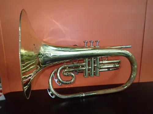 (1) King 1121 Mellophone Yellow Brass Marching Band Horn With Case